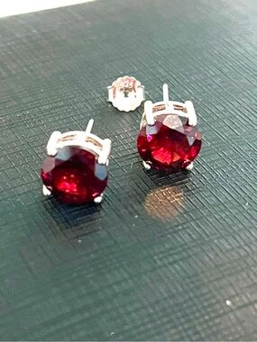 2.5ct Natural Garnet 14KGP Stud Earrings